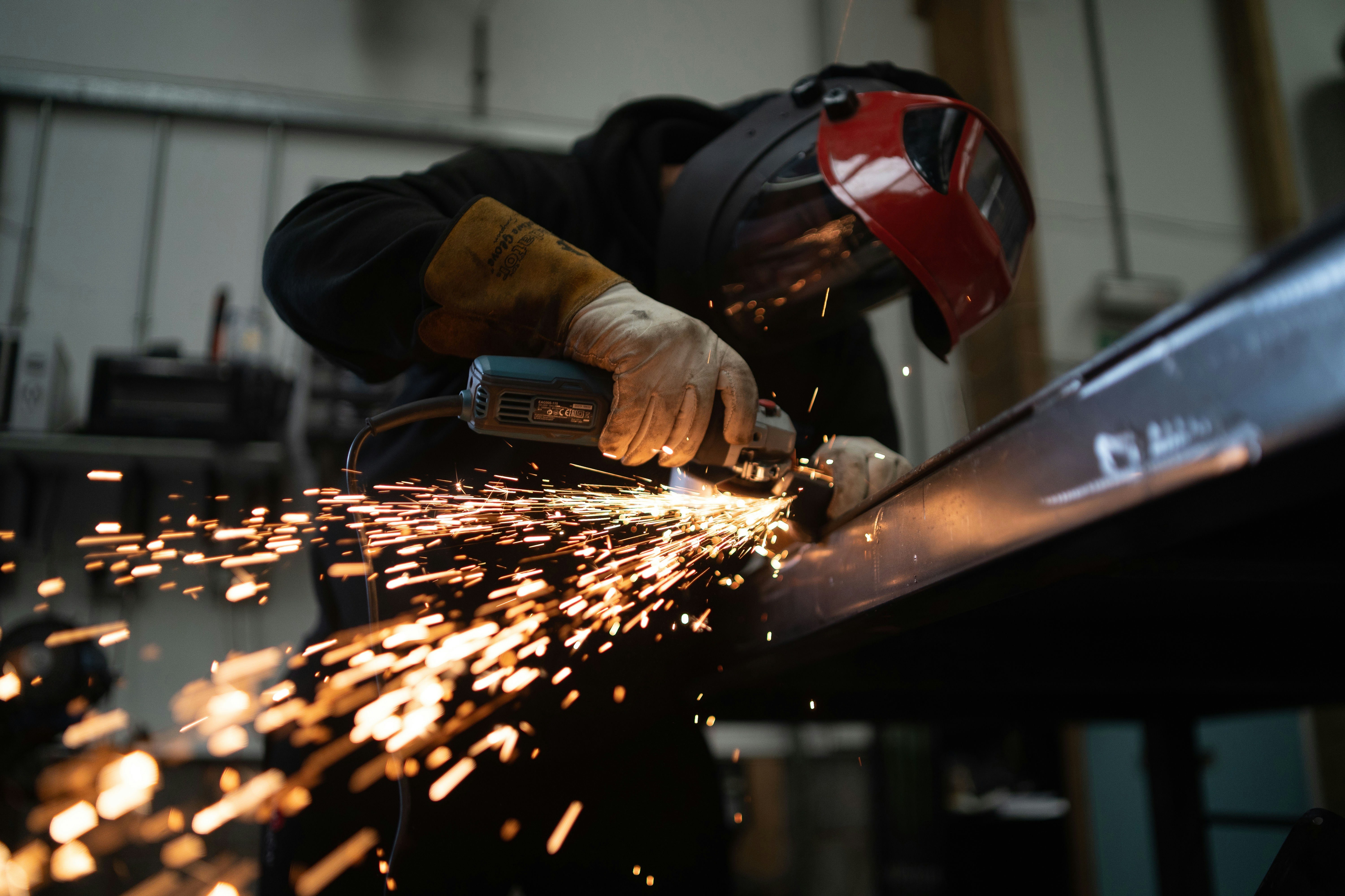 Manufacturing operator using PCT Flex on the shop floor